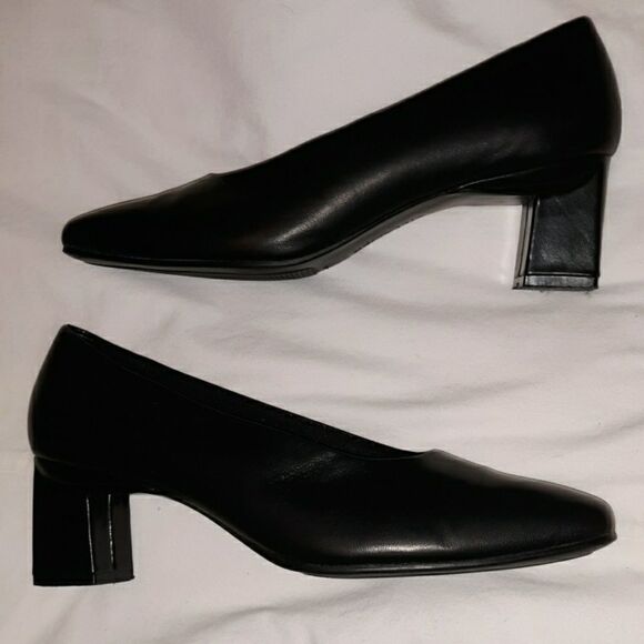 Liz Claiborne Villager Justice Block Heel Pumps 8 - Picture 3 of 7